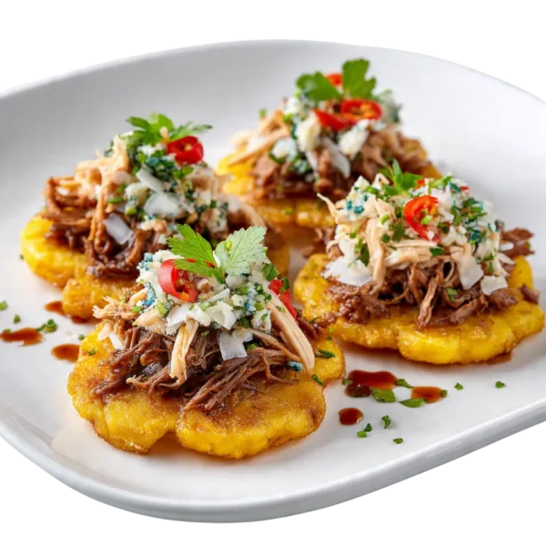 Combo de 4 patacones: 3 de pollo y 1 de carne, con refresco de 1,25 L